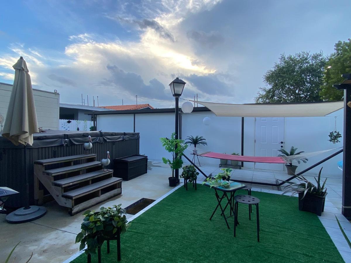 Tiny Place W Private Hot Jacuzzi 7 Min To Miami International Airport 외부 사진
