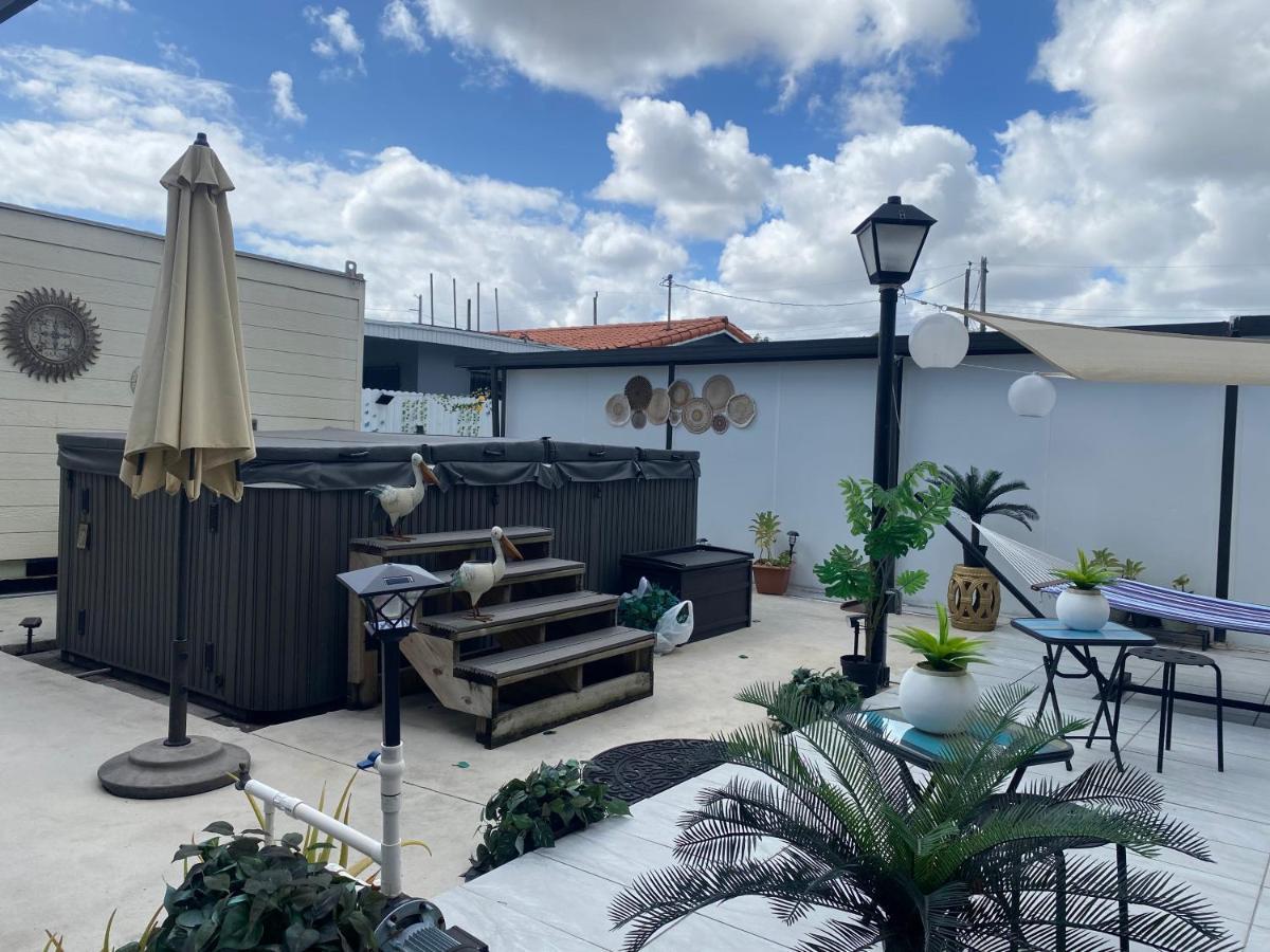Tiny Place W Private Hot Jacuzzi 7 Min To Miami International Airport 외부 사진