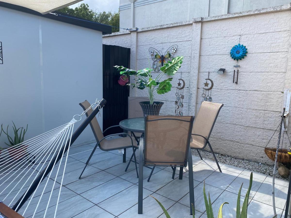 Tiny Place W Private Hot Jacuzzi 7 Min To Miami International Airport 외부 사진