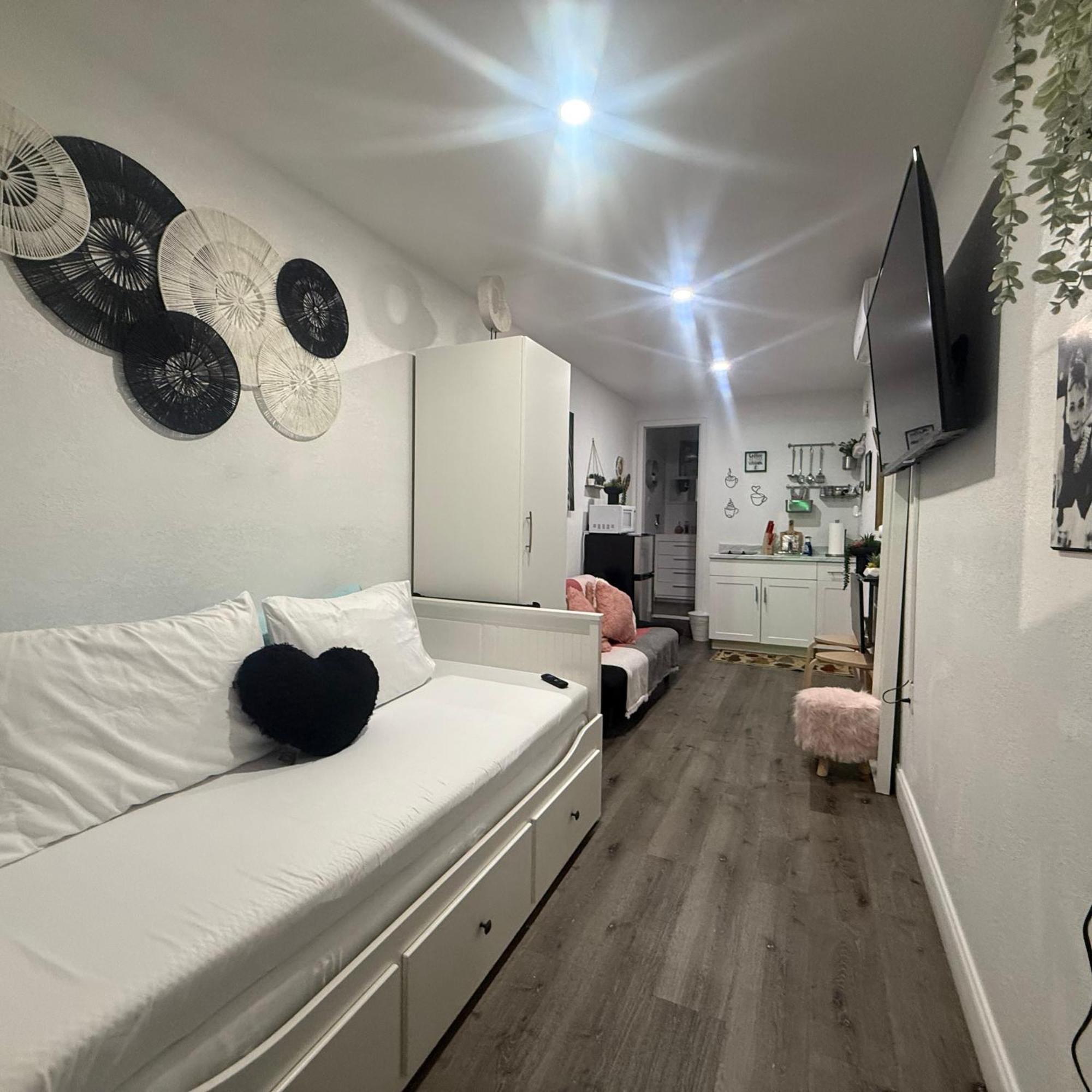 Tiny Place W Private Hot Jacuzzi 7 Min To Miami International Airport 외부 사진